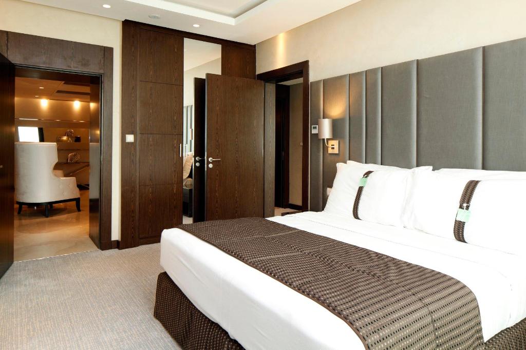 PENTHOUSE, SUITE, KING BED, DINING AREA, KITCHEN