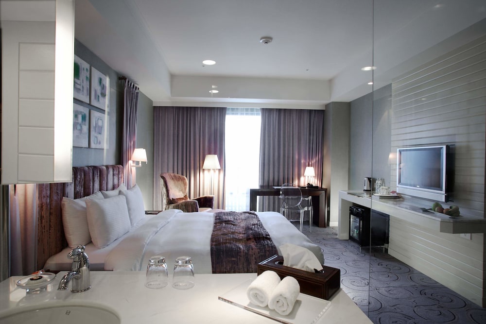 GRAND VICTORIA HOTEL 33/73