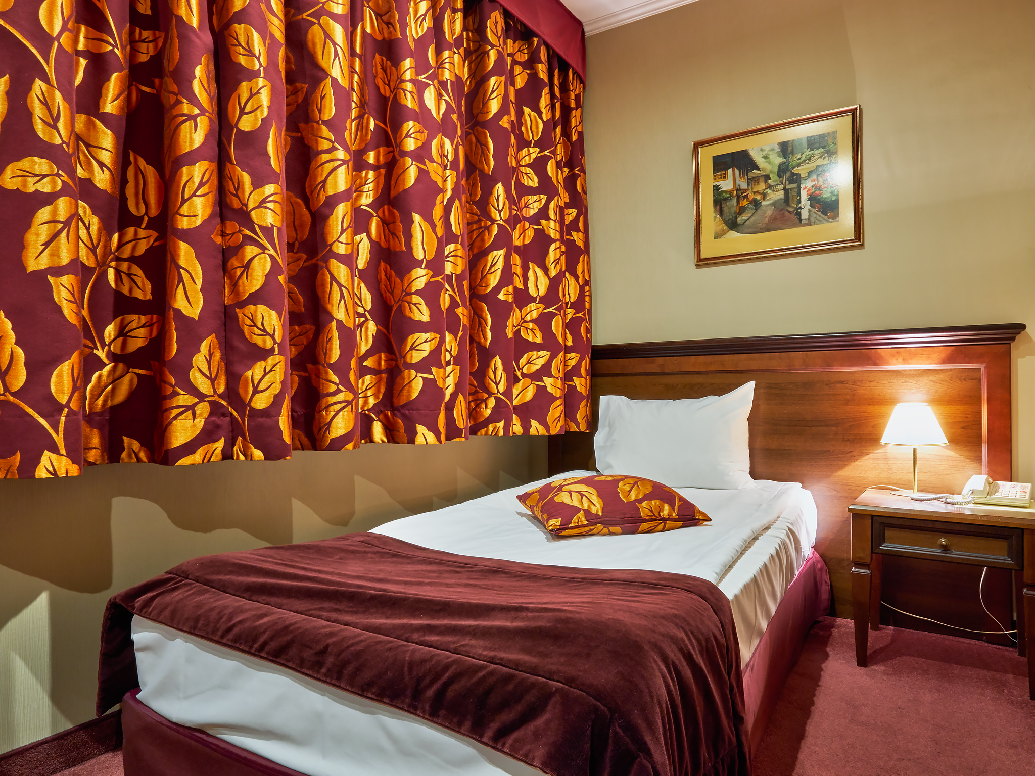 Yantra Grand Hotel 17/57