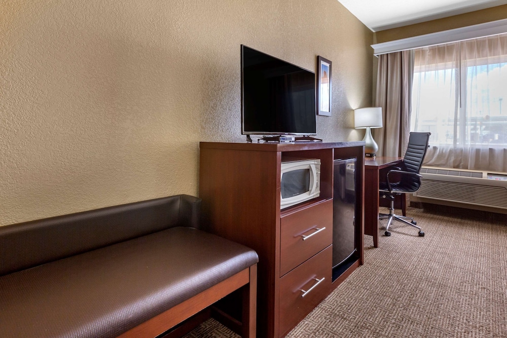 Comfort Inn & Suites Deming 36/41