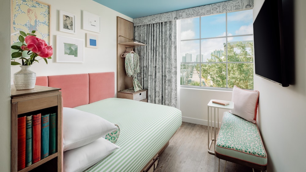The Goodtime Hotel 22/32