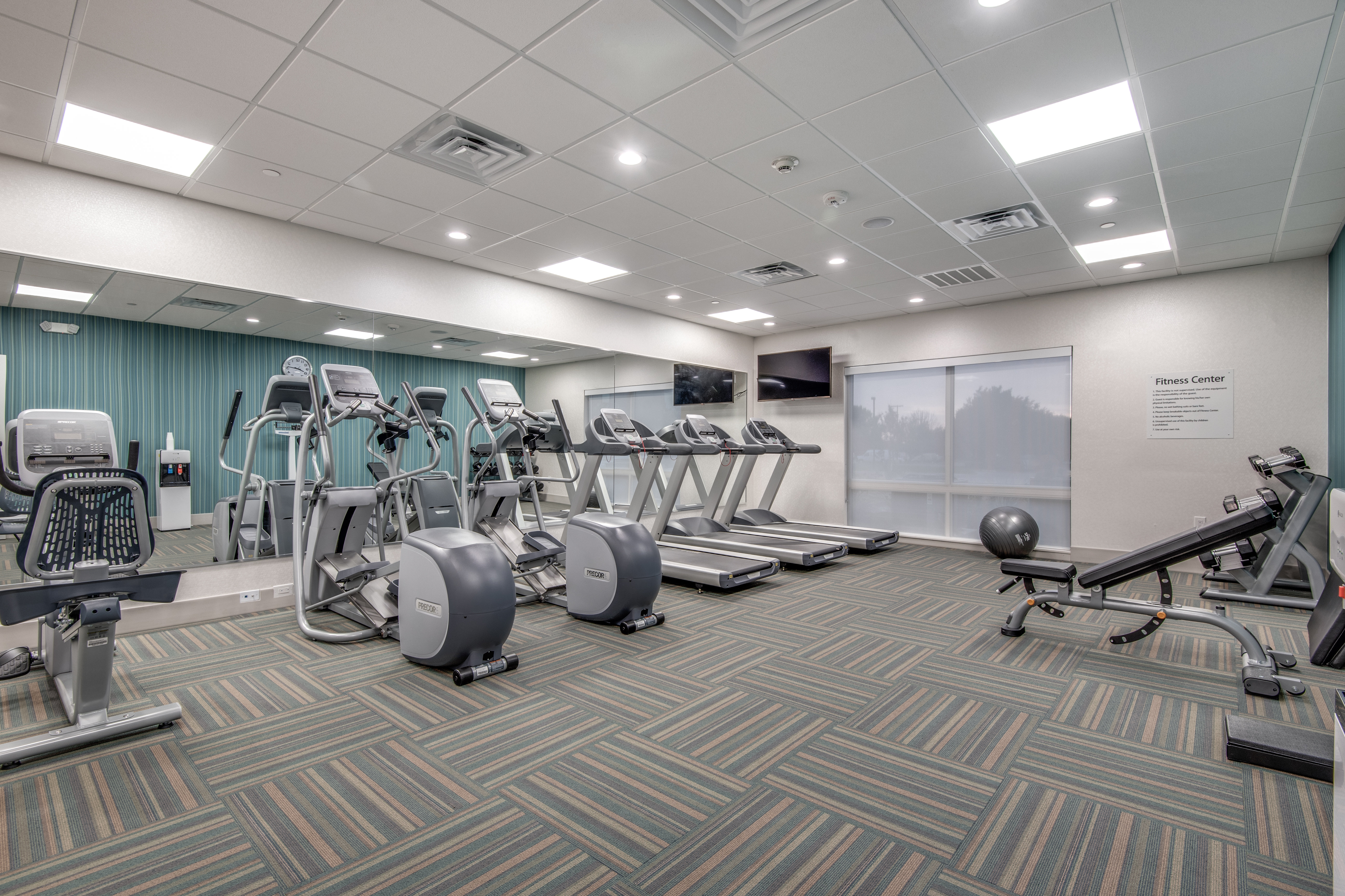 Holiday Inn Express And Suites Dallas North Addison 36/64