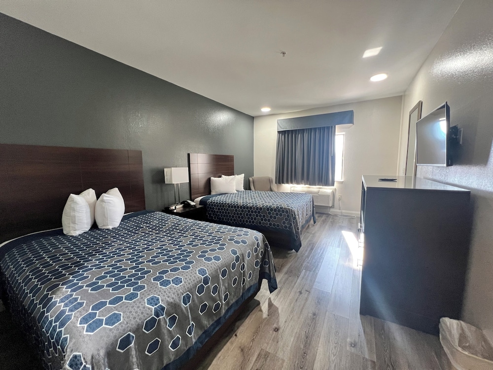 STANDARD, 2 QUEEN BEDS