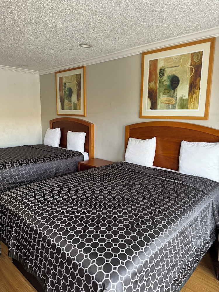 National Inn Garden Grove 35/60