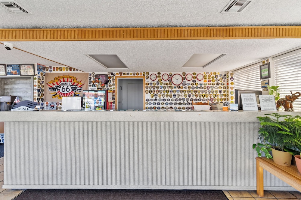 ECONOMY INN BARSTOW 4/57