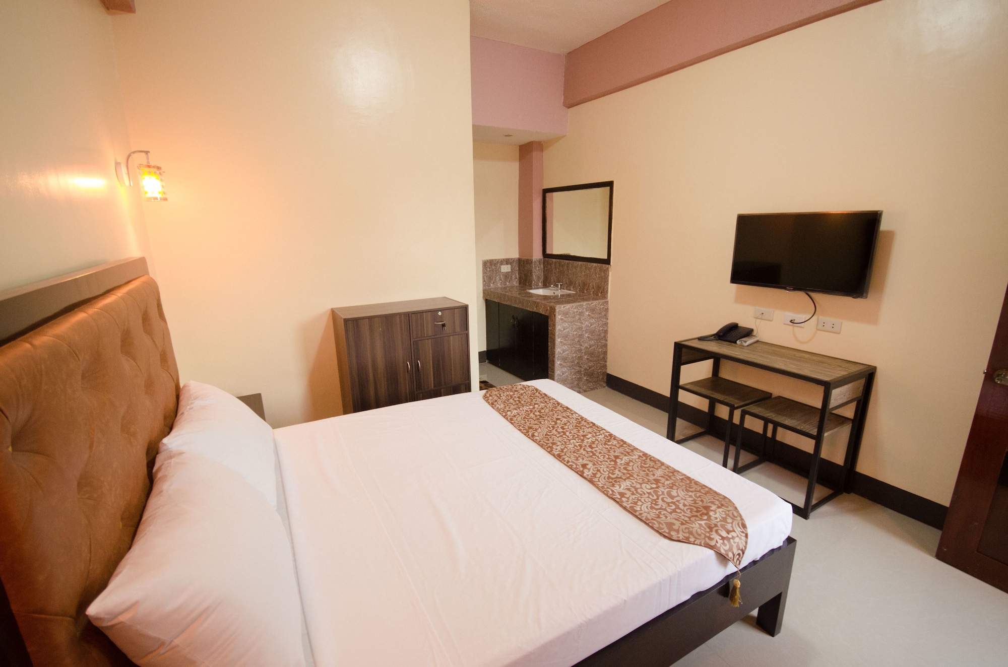 ROOM, DOUBLE BED