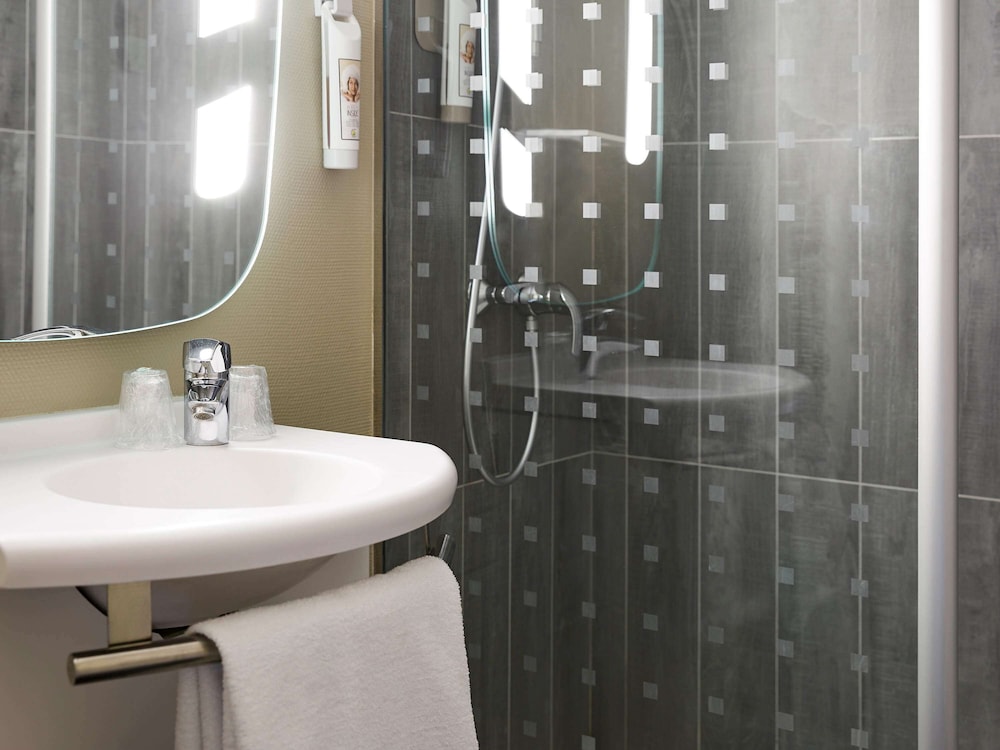 Ibis Paris Canal Saint Martin 42/69