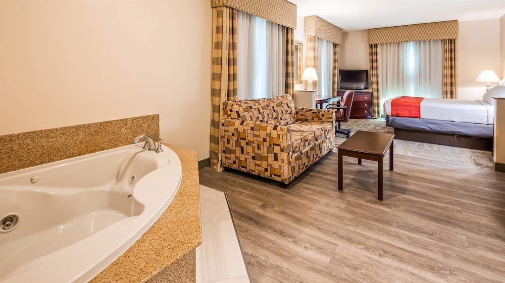 Spark by Hilton Rahway 8/25