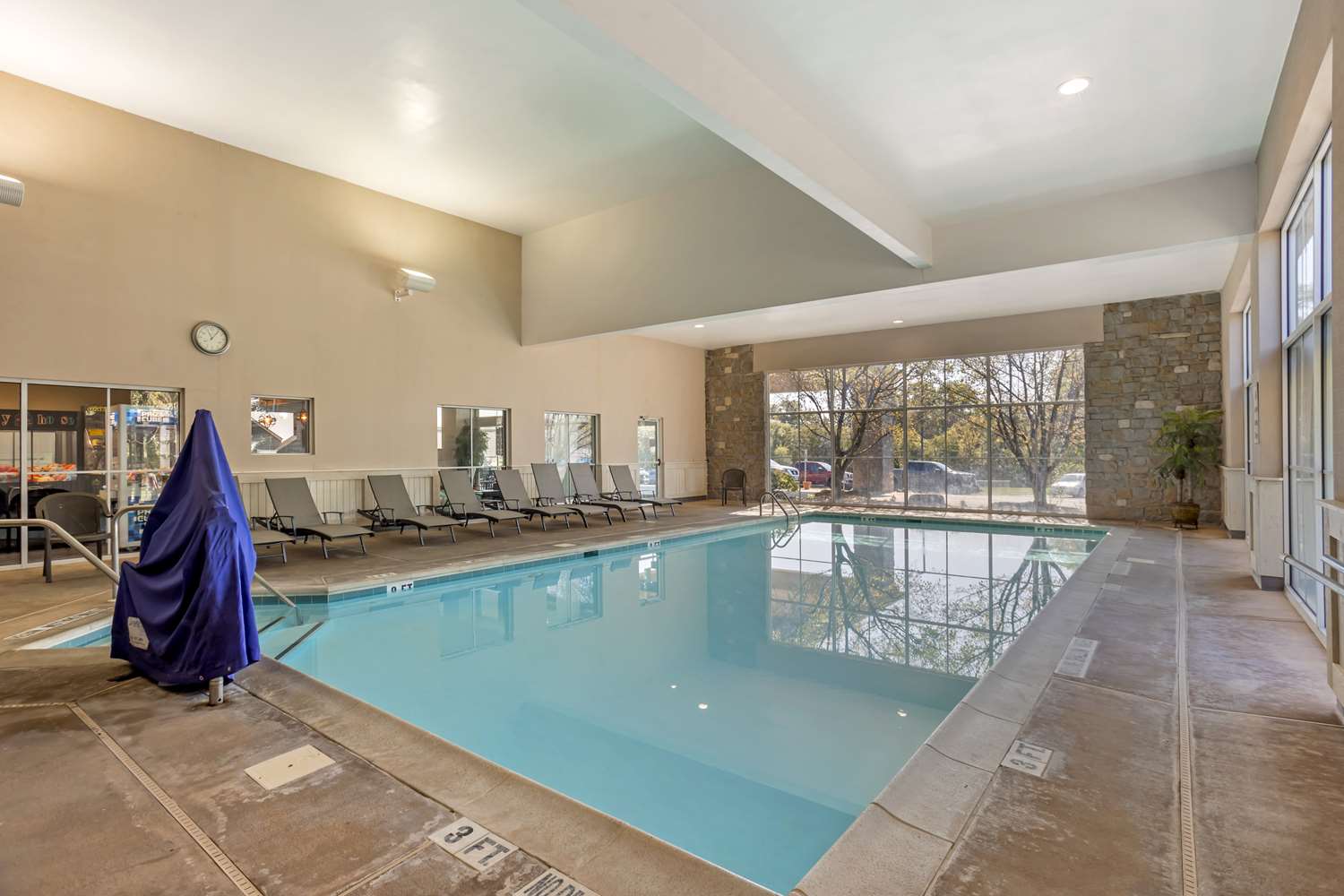 Best Western Plus Revere Inn & Suites 20/39