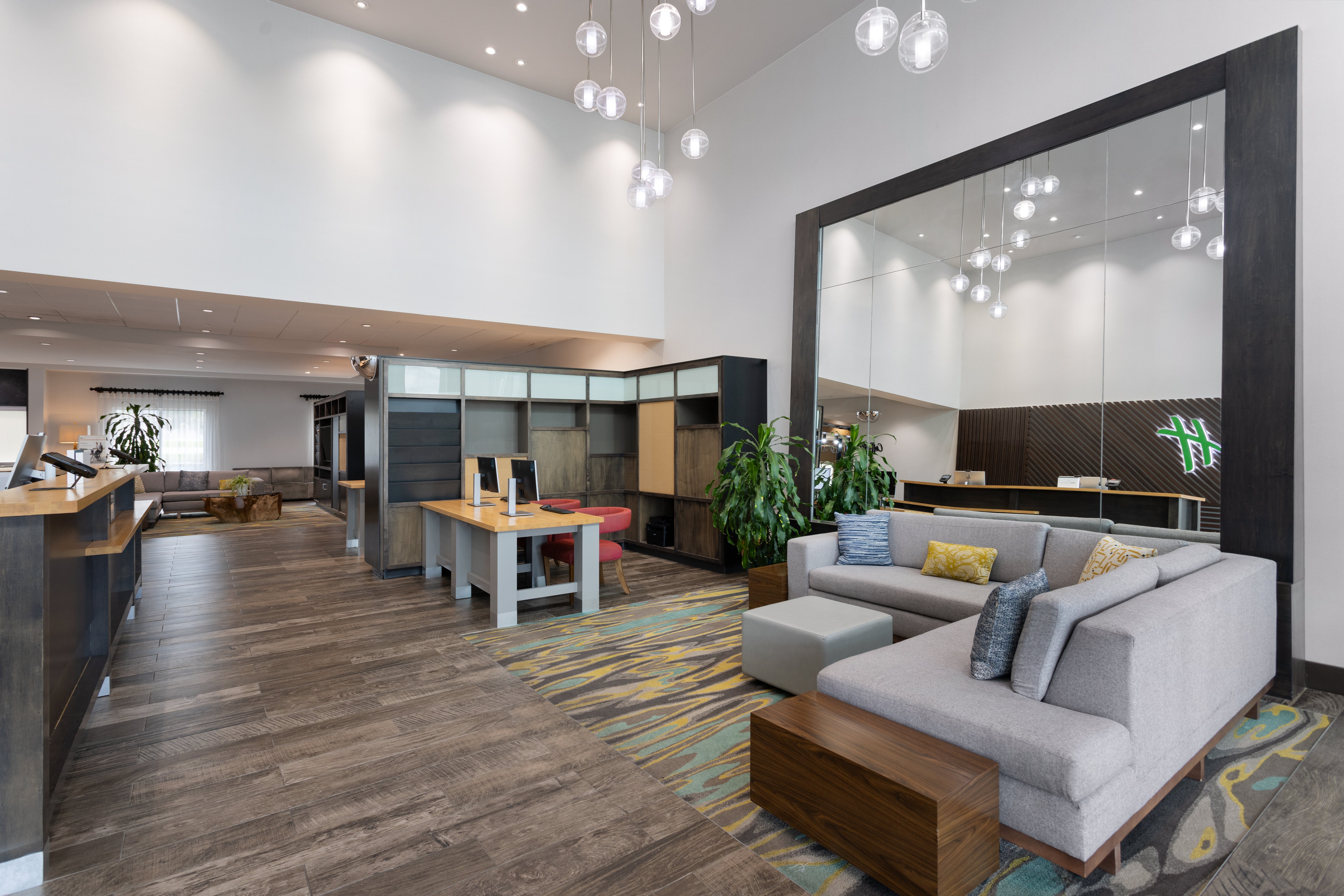 Holiday Inn Suites Savannah Airport Pooler 39/74