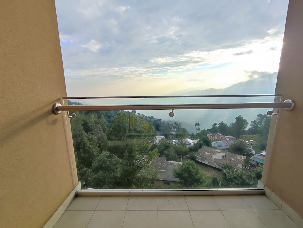 Ramada by Wyndham Murree Lower Topa Resort 47/87
