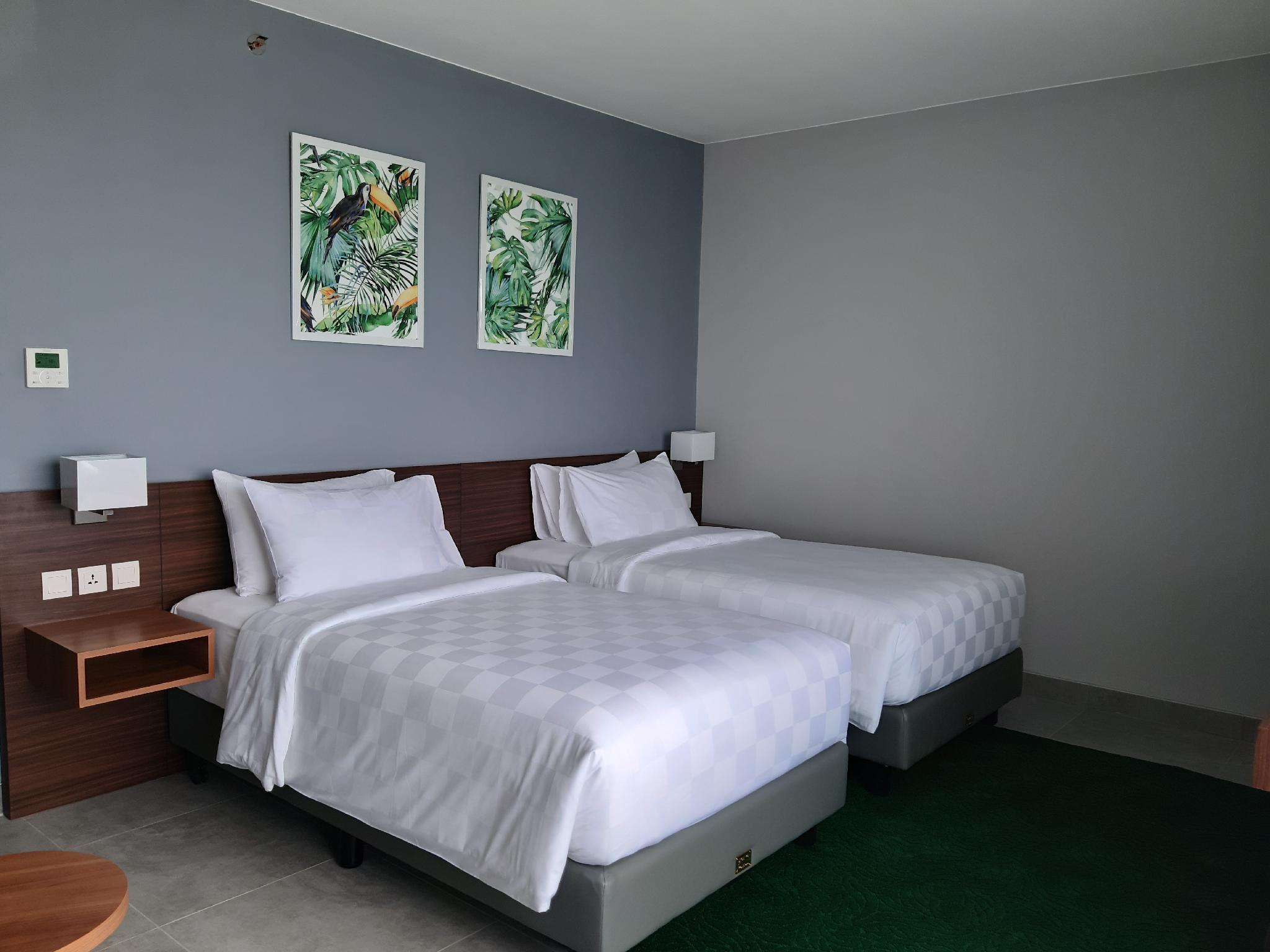 SUPERIOR, DELUXE, TWIN BEDS