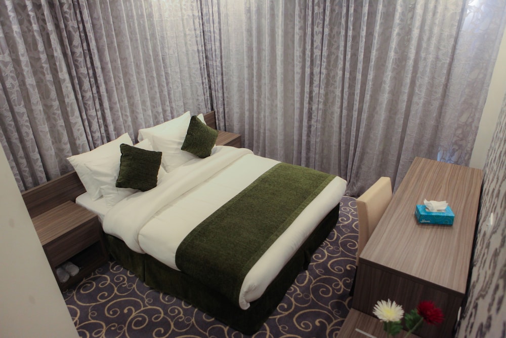 ALMOND HOTEL APARTMENTS 18/53