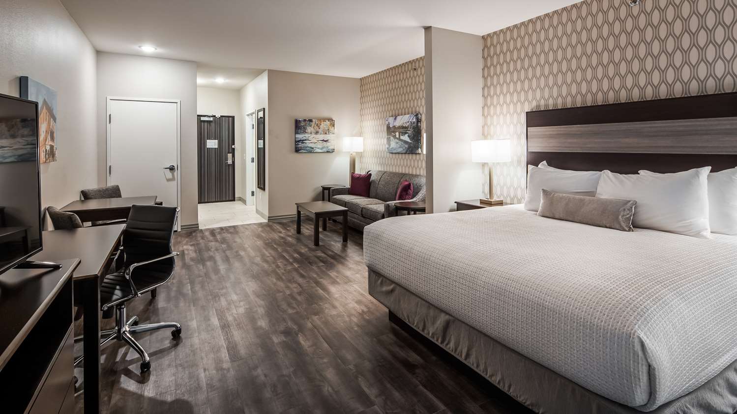 Suite, King Bed, Sofa, Accessible, Best Western Plus Saint Peter 2/5