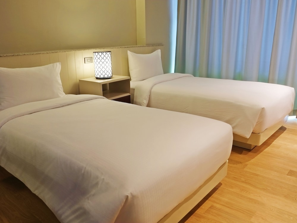Balcony Courtyard Sriracha Hotel Serviced Apartments 9/50