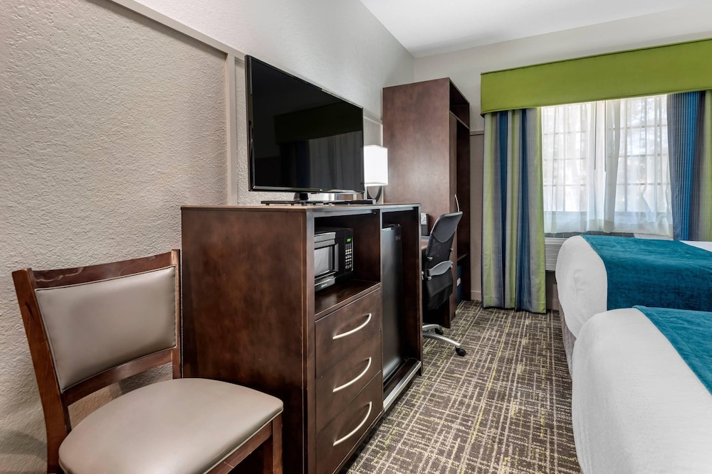 The Freeport Hotel Ascend Hotel Collection 50/50