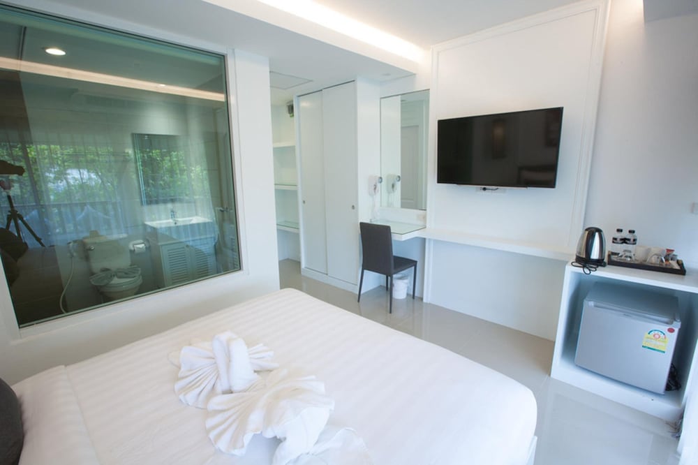 Stay With Hug Poshtel & Activities 24/37
