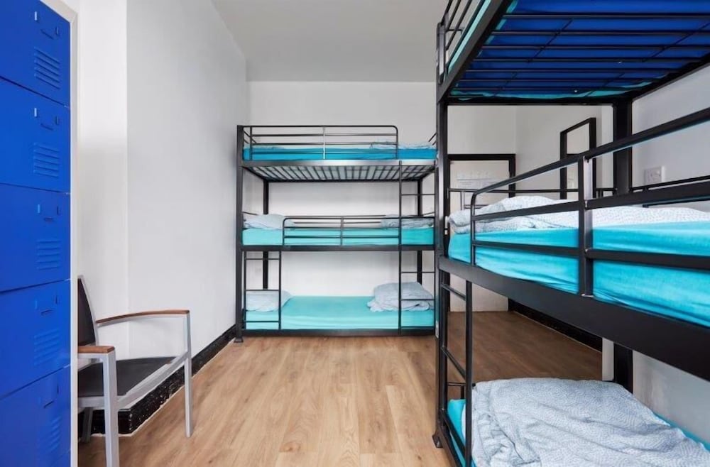 PRIVATE, 9 BEDS, SHARED BATHROOM