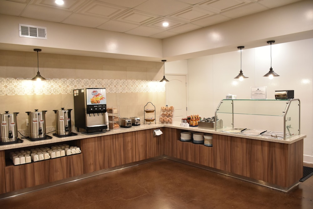 Ontario Airport Inn 44/60