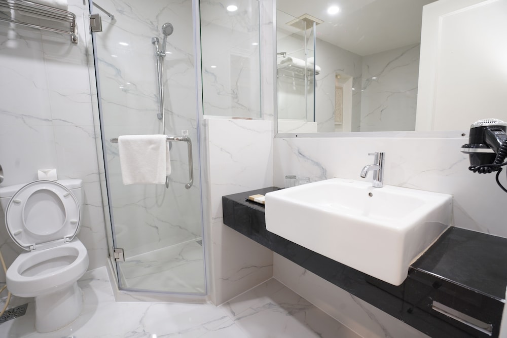 Harmoni One Convention Hotel and Service Apartments 62/65