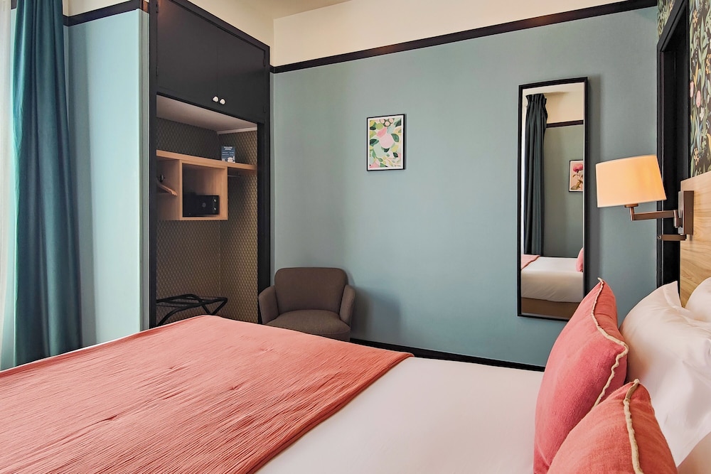 Superior, Queen Bed