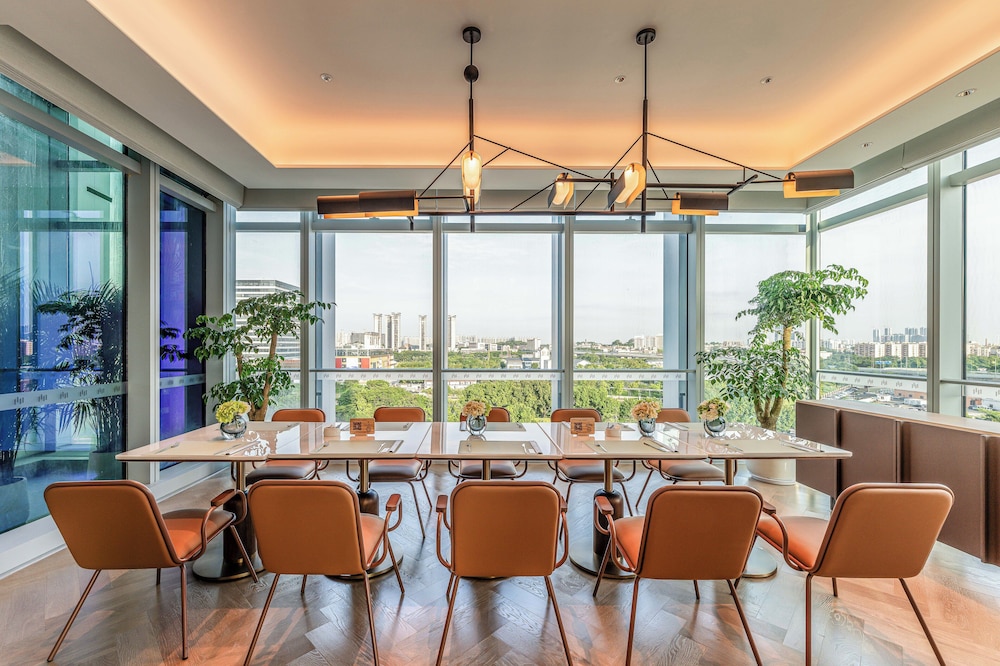 EVEN Hotel Guangzhou Baiyun Station by IHG 40/50