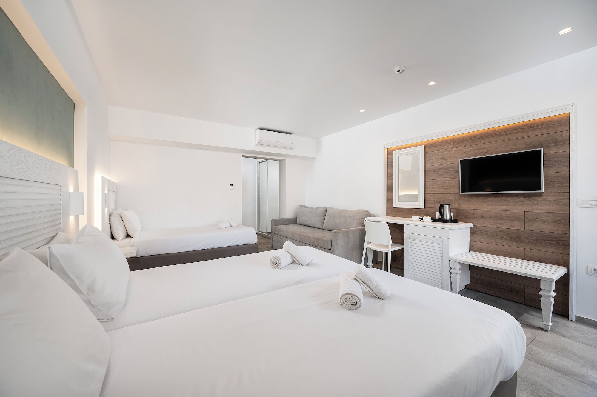 Deluxe, Family, 4 Beds, Pool Area