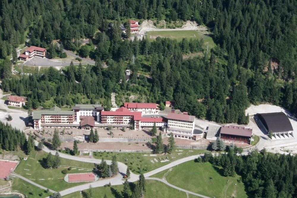 Bella Italia and Efa Village 47/50