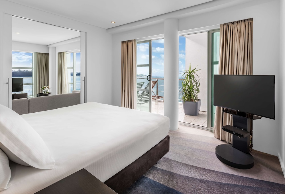Hilton Auckland 25/78