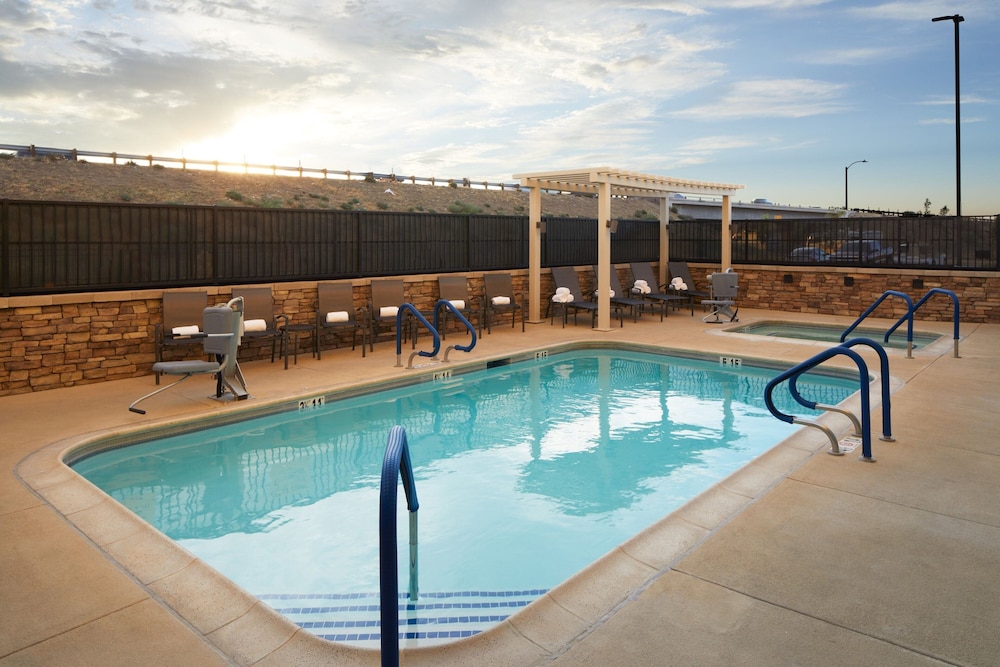 Fairfield Inn & Suites by Marriott Palmdale West 17/28