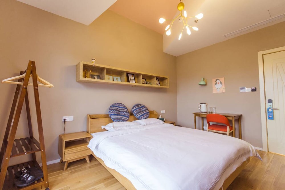 J Trip Youth Hostel 7/37