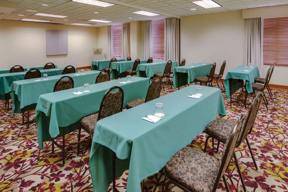 Wingate by Wyndham Chantilly / Dulles Airport 38/48