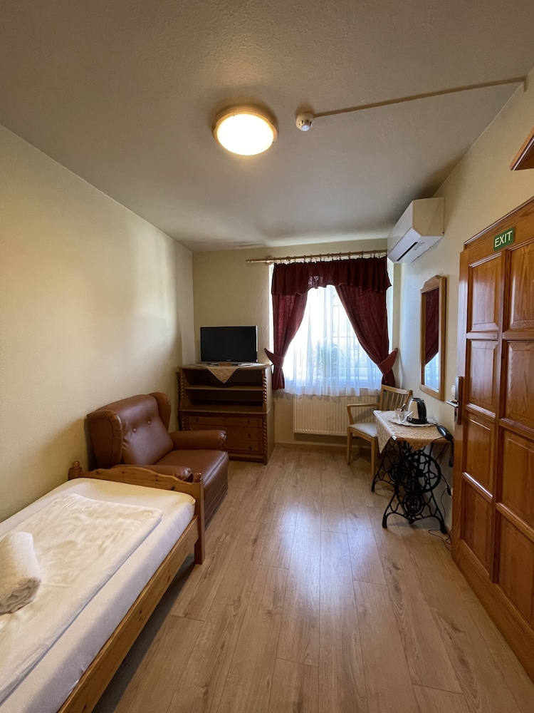 Karin Hotel 13/34