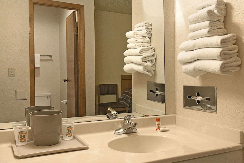 Hampton Inn Van Horn 18/48