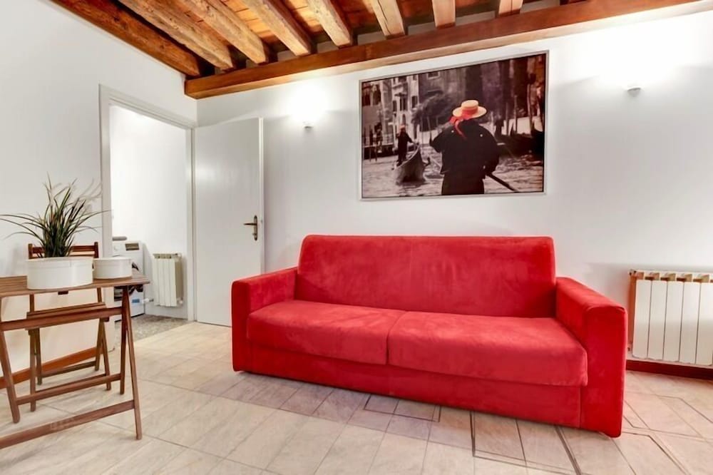 Guggenheim Collection Venice Apartment 11/17