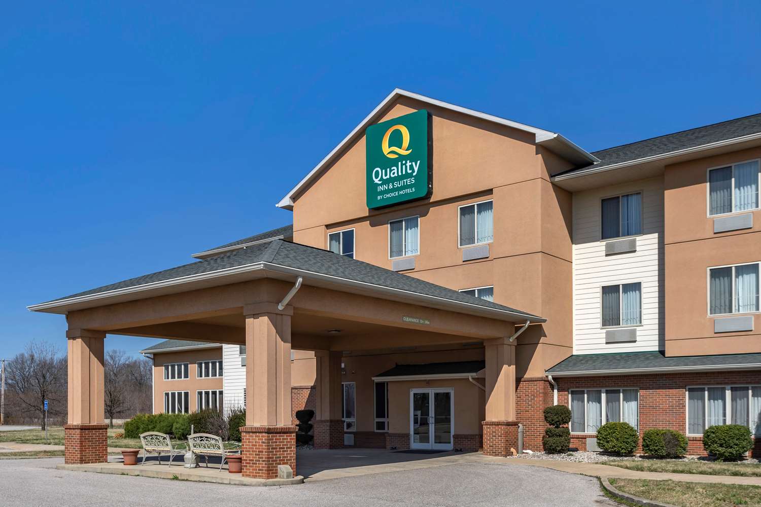 Quality Inn & Suites Rockport - Owensboro North 2/30