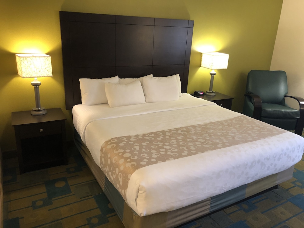 La Quinta Inn And Suites By Wyndham Plattsburgh 22/38