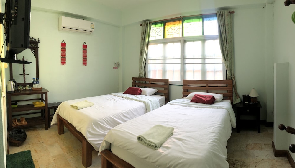 Heun Baan Rong Khun Resort 11/27