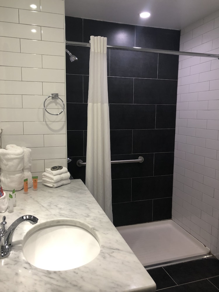 Bogart Hotel 33/33