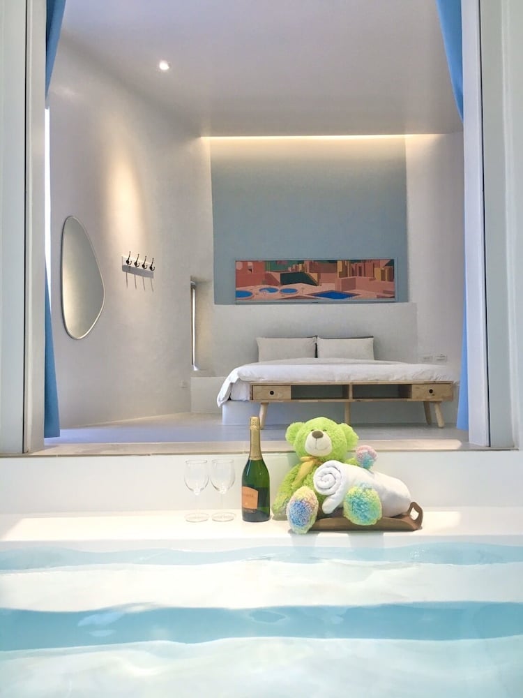 Whilom SeaShoreHotel 2/50