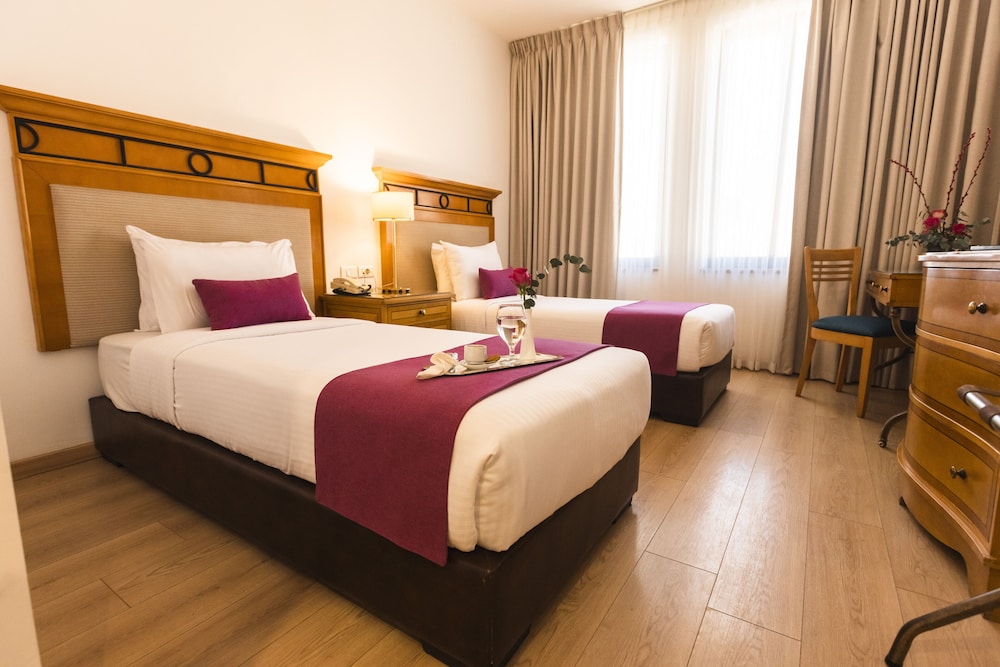 The Liwan Hotel 20/38