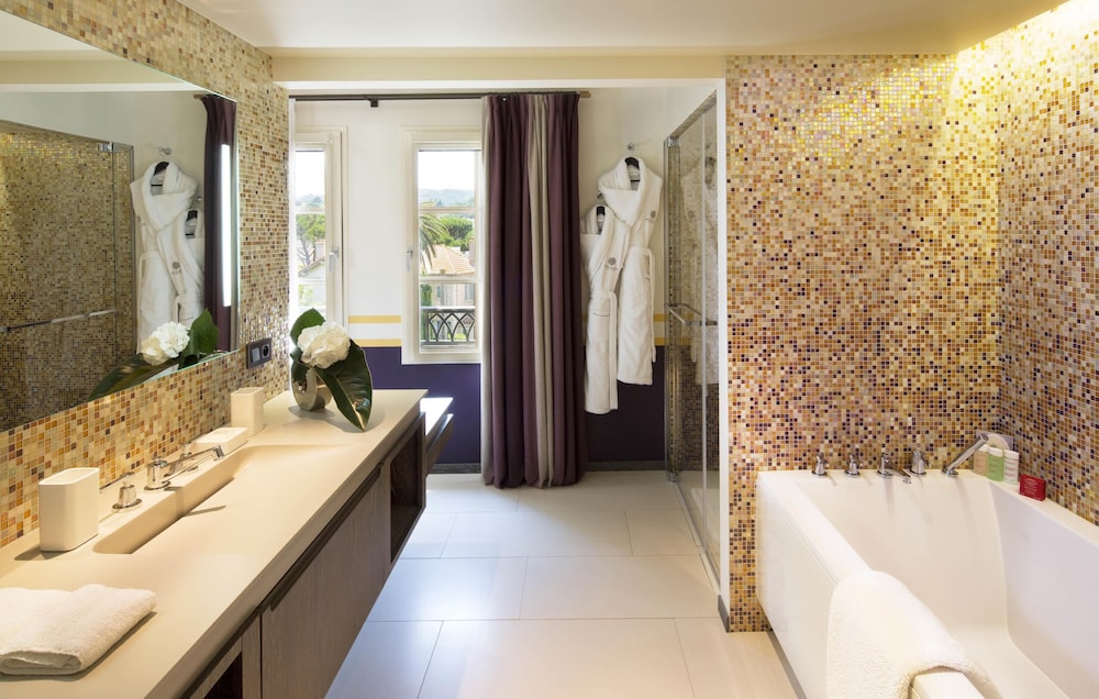 جناح بريستيج، Paris Saint Tropez 9/10
