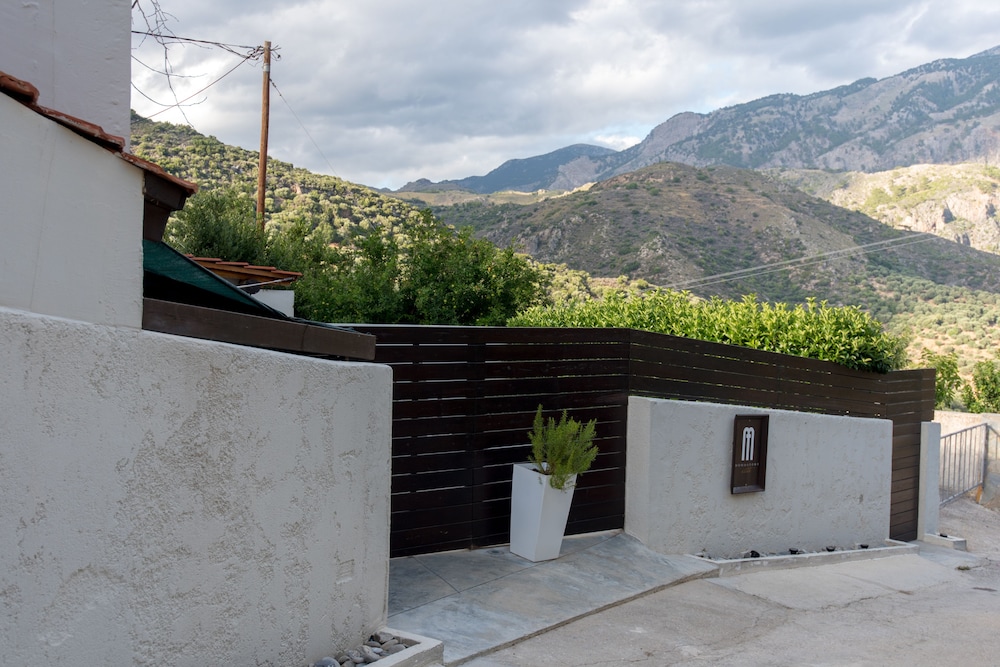 Monastery Estate Guesthouse 40/48