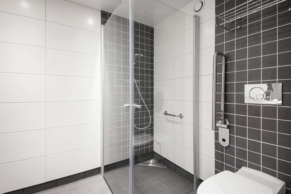 Park Inn By Radisson Oslo Airport Hotel West 75/75