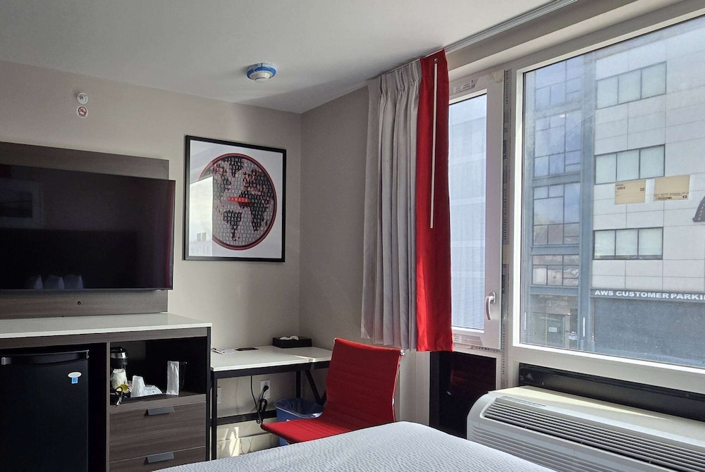 Ramada by Wyndham Brooklyn Empire Blvd 33/50