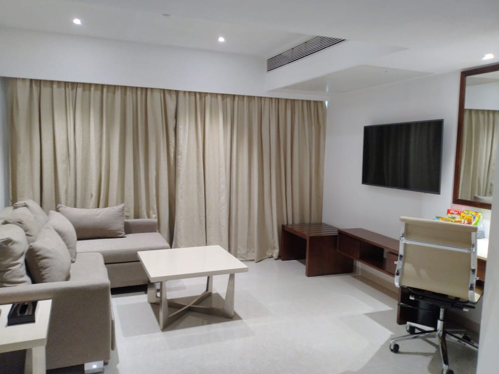 Ramee Hometel 27/50
