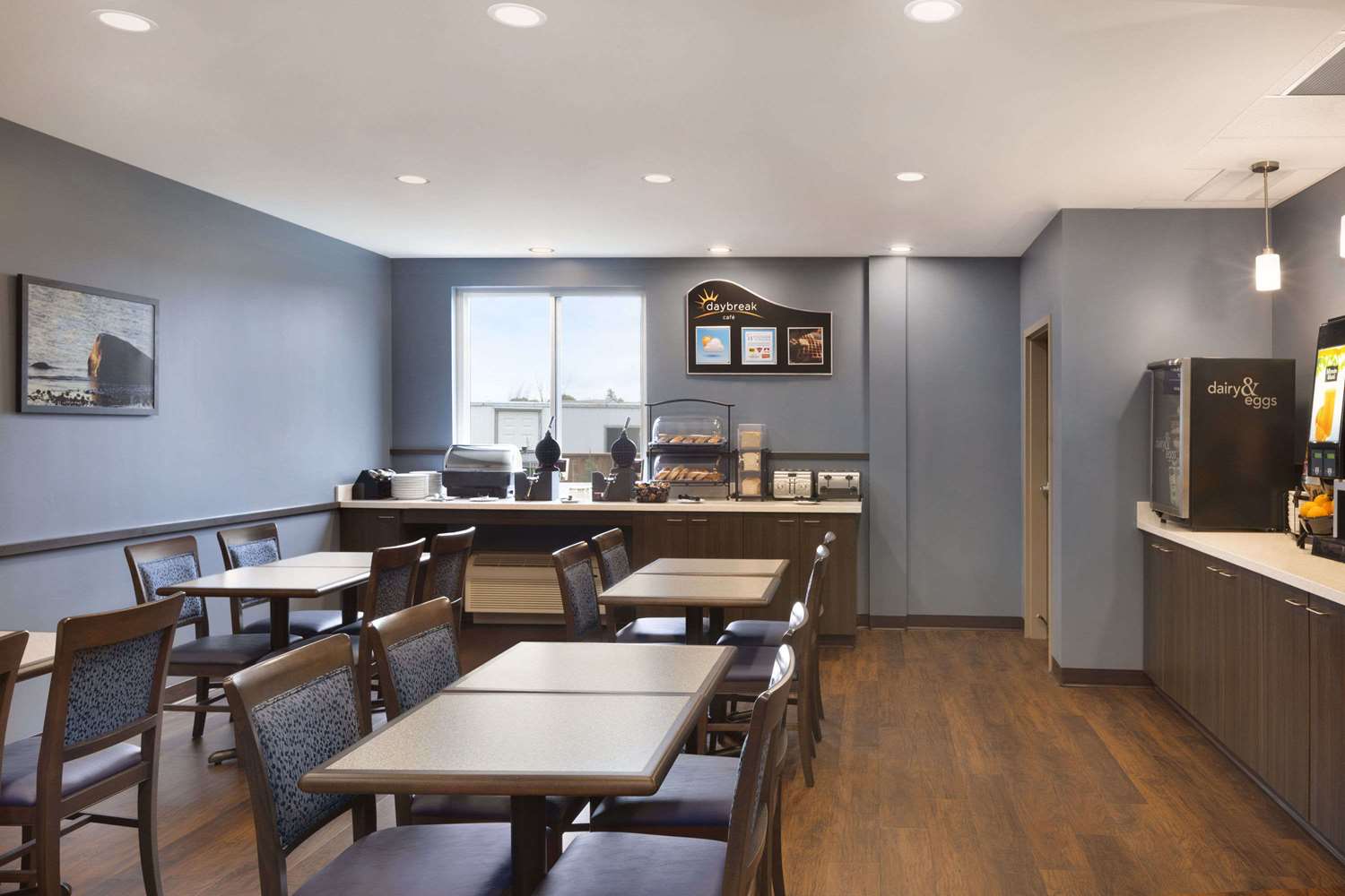 Days Inn & Suites By Wyndham Lindsay 36/43