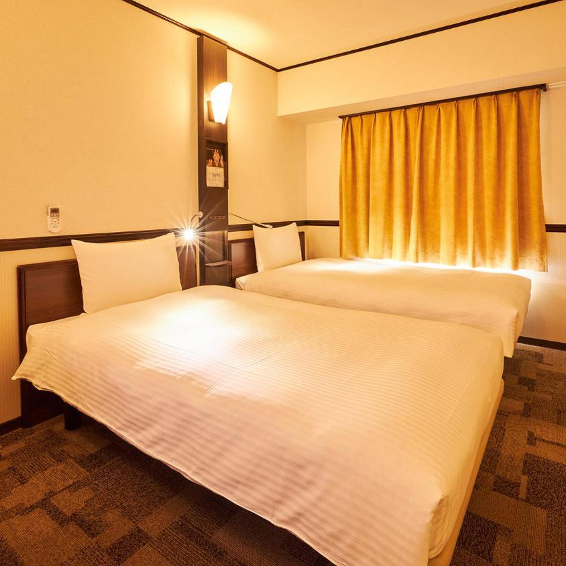 Room, Twin Beds, Smoking, Toyoko Inn Osaka Tsutenkaku Mae 7/10