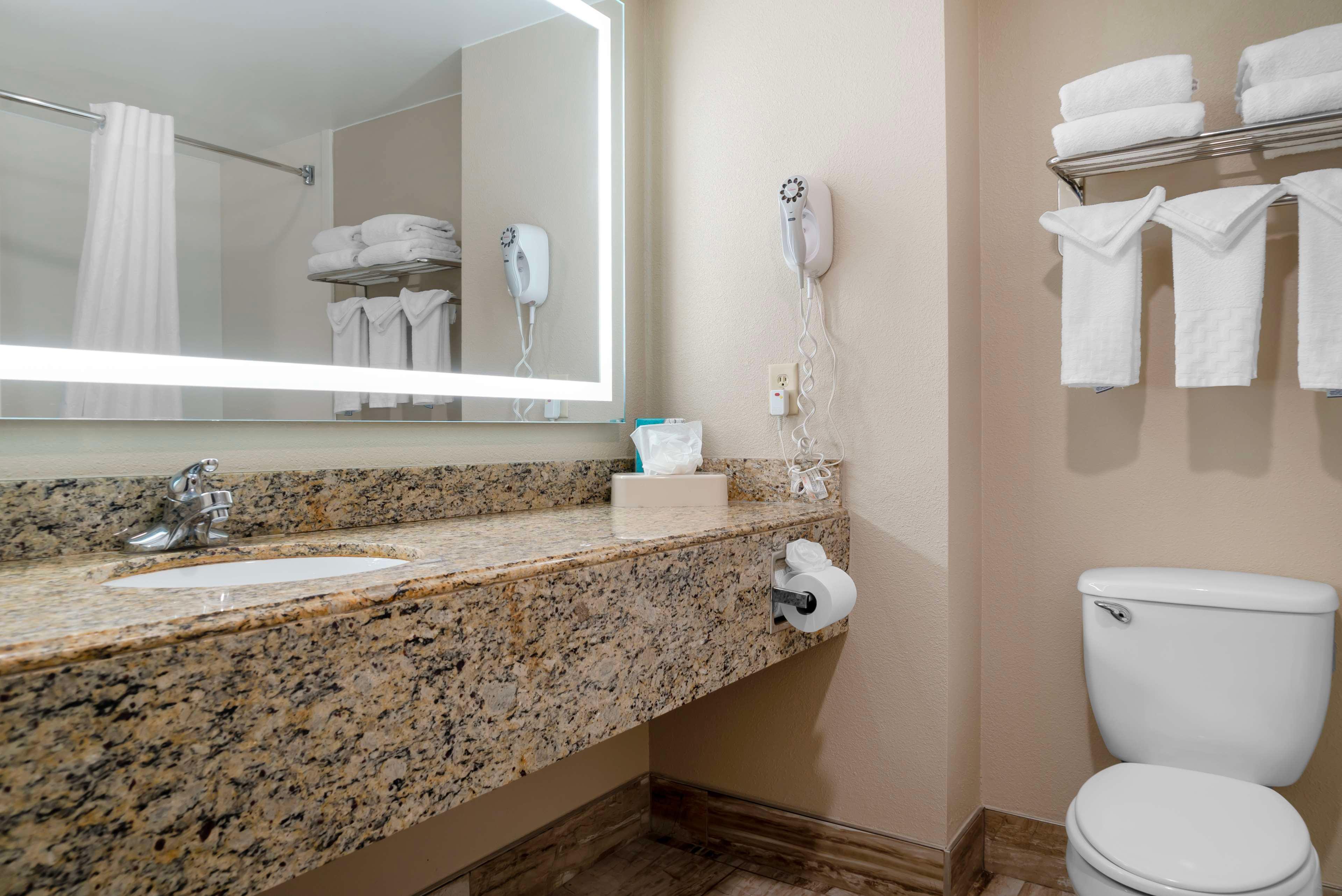 جناح بسريرين كوين، Executive Inn & Suites 3/3