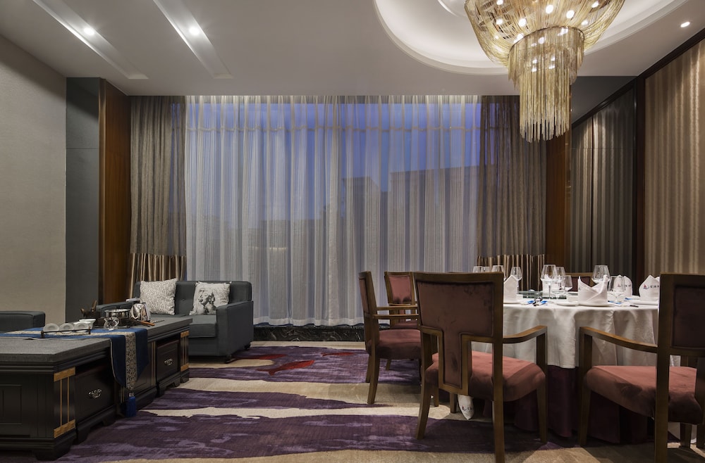 DeRUCCI Hotel 55/65